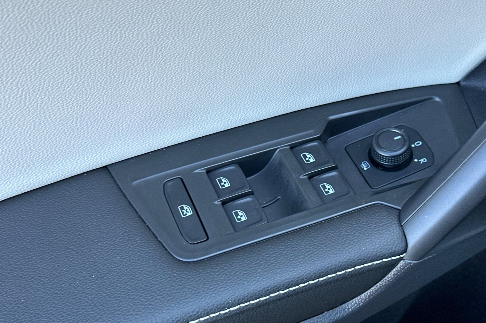 2023 Volkswagen Tiguan S photo 10