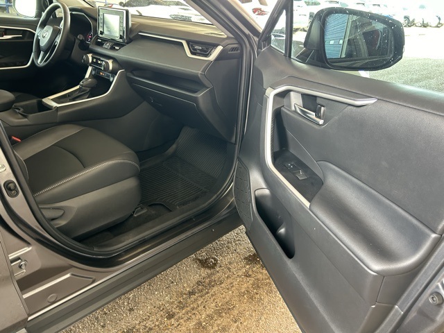 2022 Toyota RAV4 XLE Premium photo 16