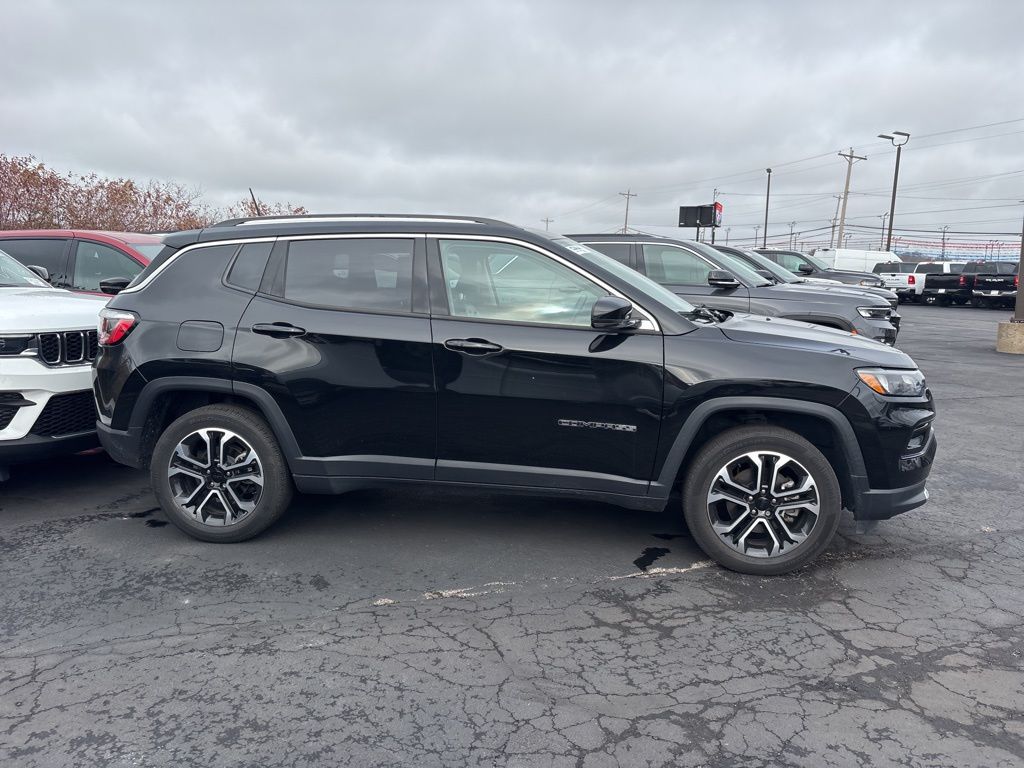 2022 Jeep Compass Limited photo 2