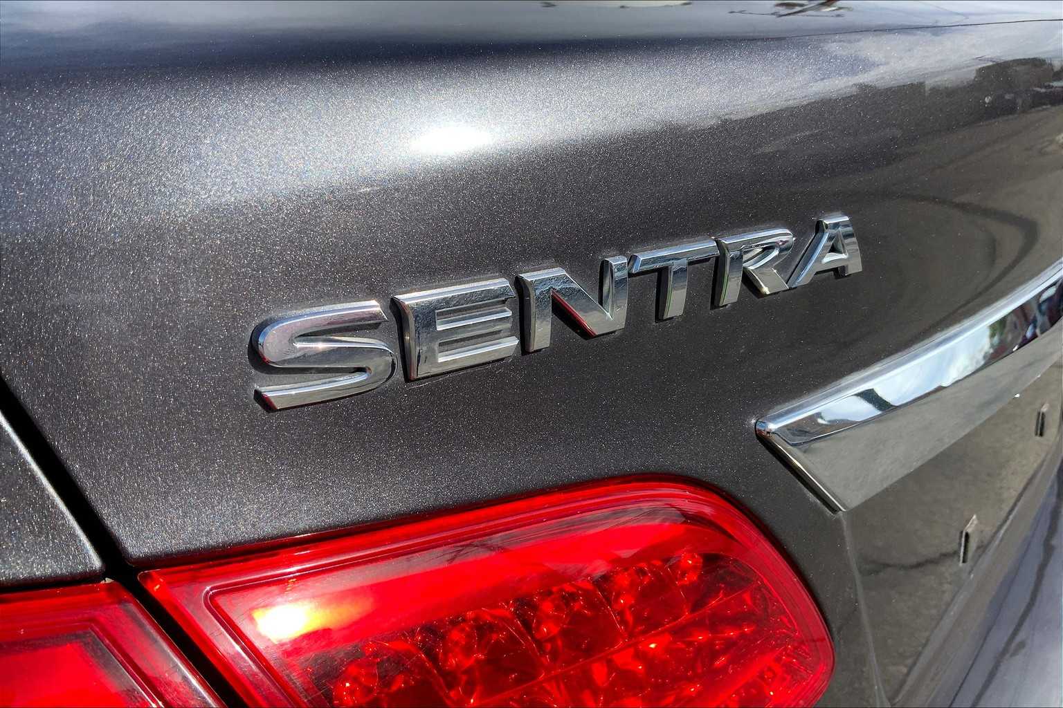 2015 Nissan Sentra SV photo 26