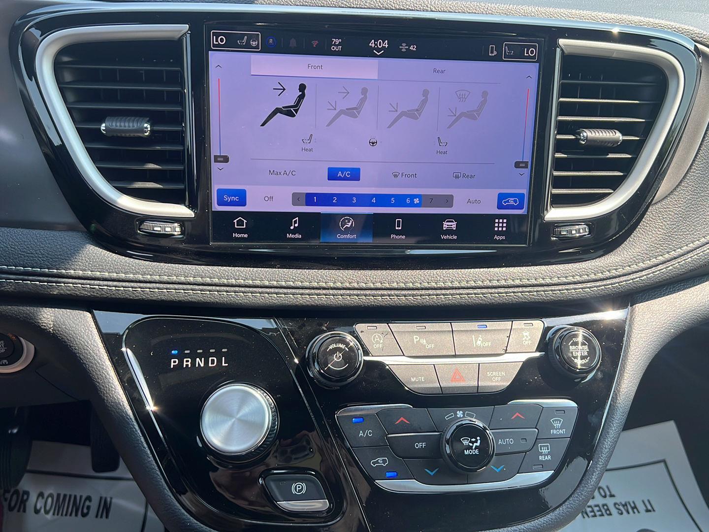 2025 Chrysler Pacifica photo 16