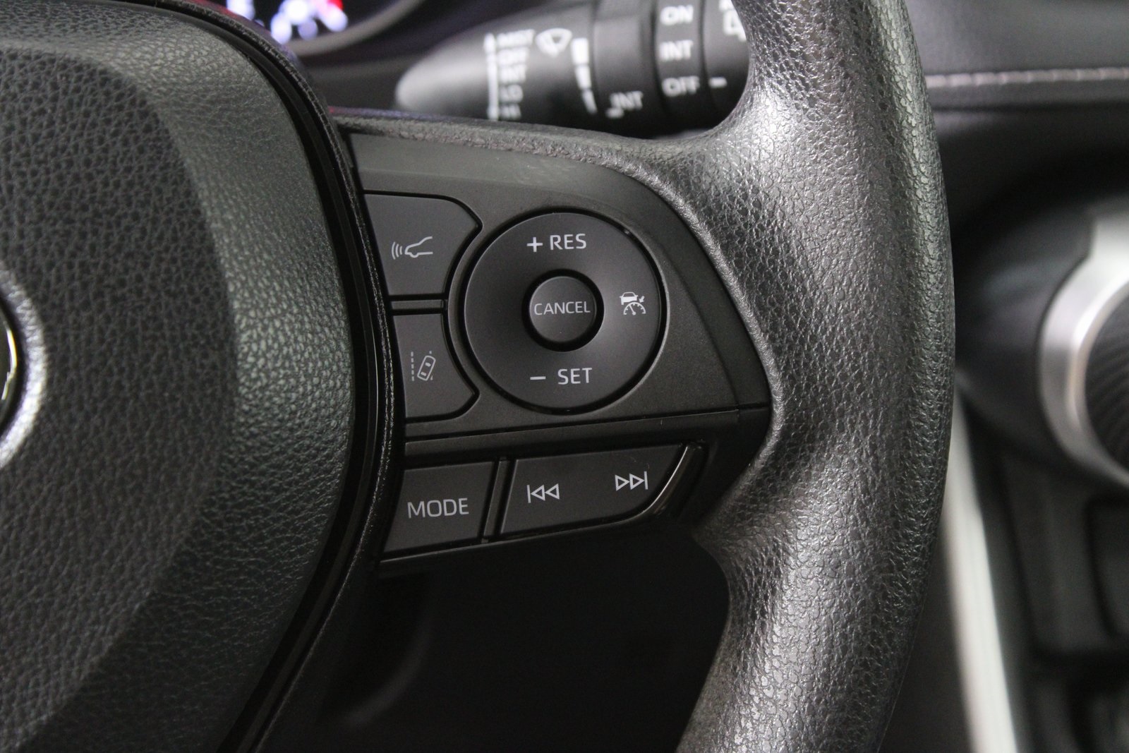 2022 Toyota RAV4 XLE photo 25