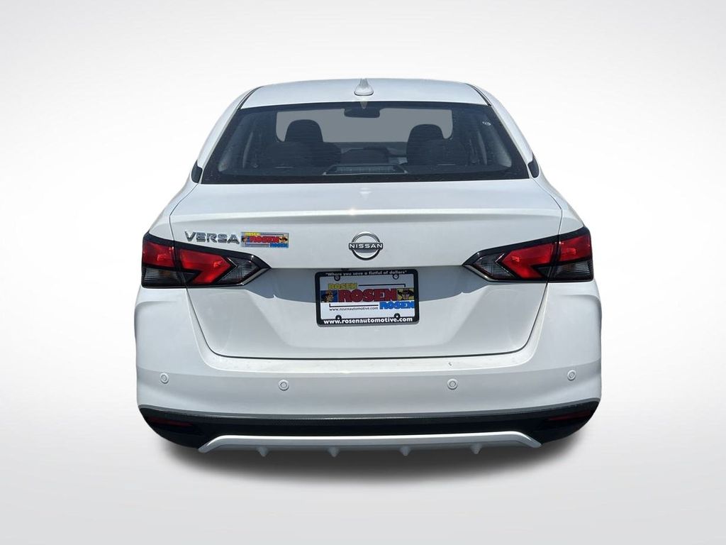 2025 Nissan Versa 1.6 SV photo 4