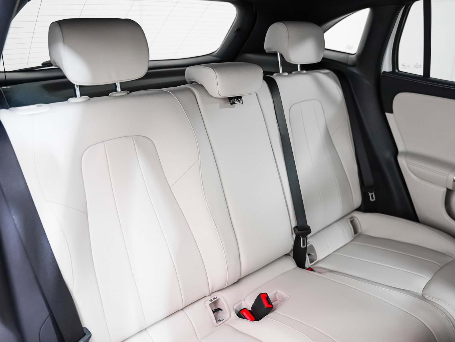 2025 Mercedes Benz GLA 250 4MATIC photo 5