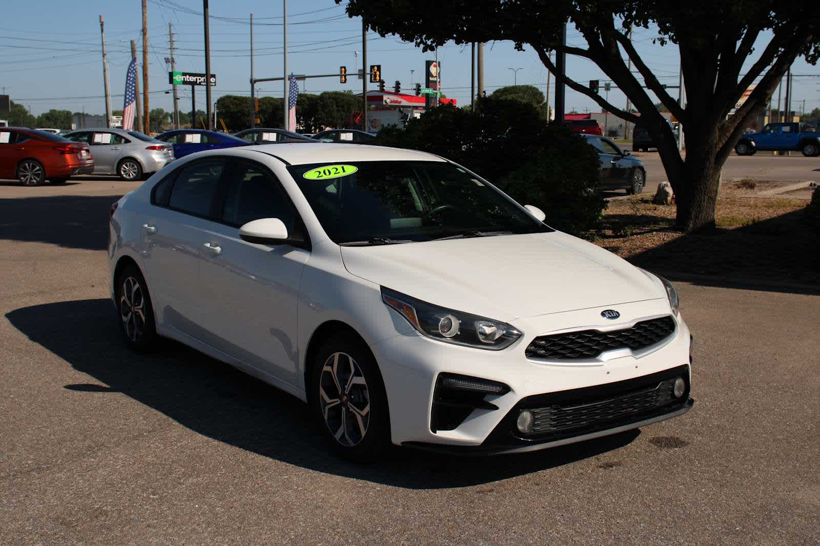 Used 2021 Kia Forte LXS with VIN 3KPF24AD7ME264035 for sale in Hutchinson, KS