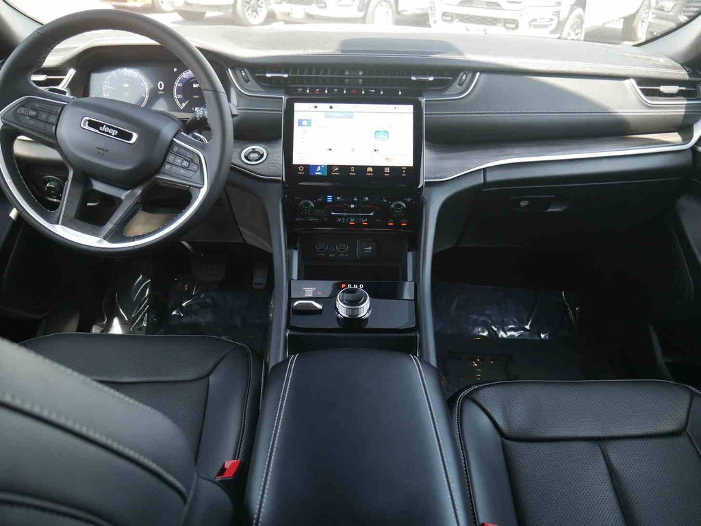 2025 Toyota RAV4 Limited photo 4