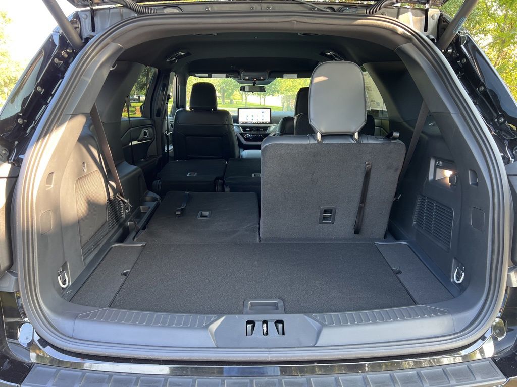 2025 Ford Explorer ST-Line photo 34