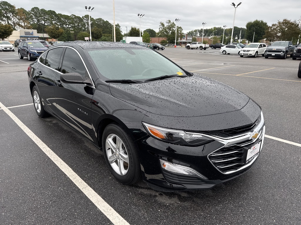 2022 Chevrolet Malibu LS photo 4