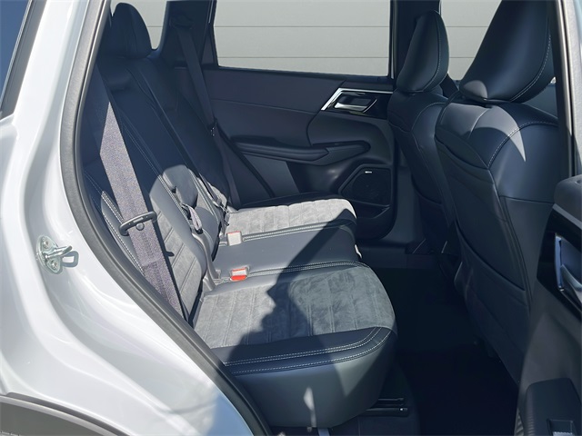 2025 Mitsubishi Outlander SE photo 26