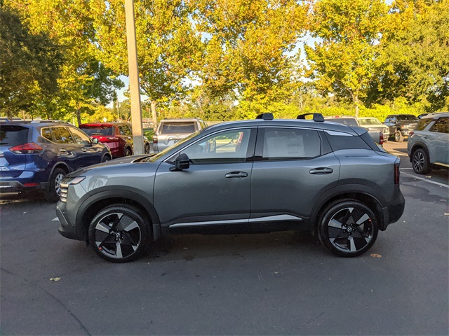 2026 Nissan Kicks SR photo 2