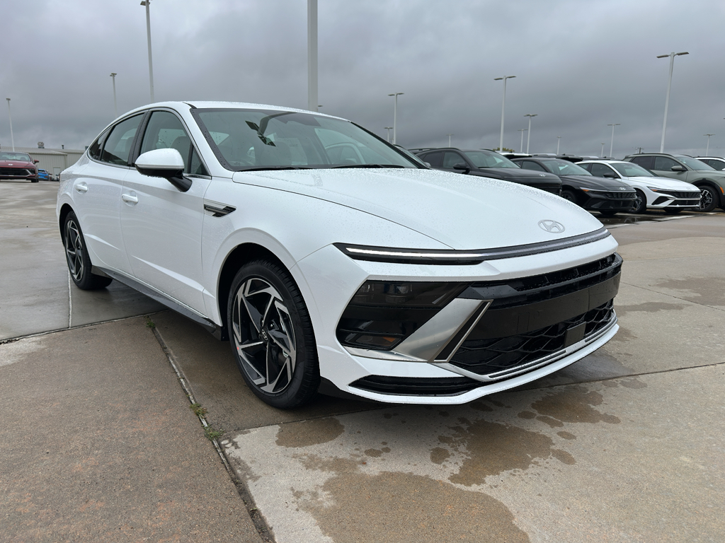 2026 Hyundai Sonata SEL Sport photo 2