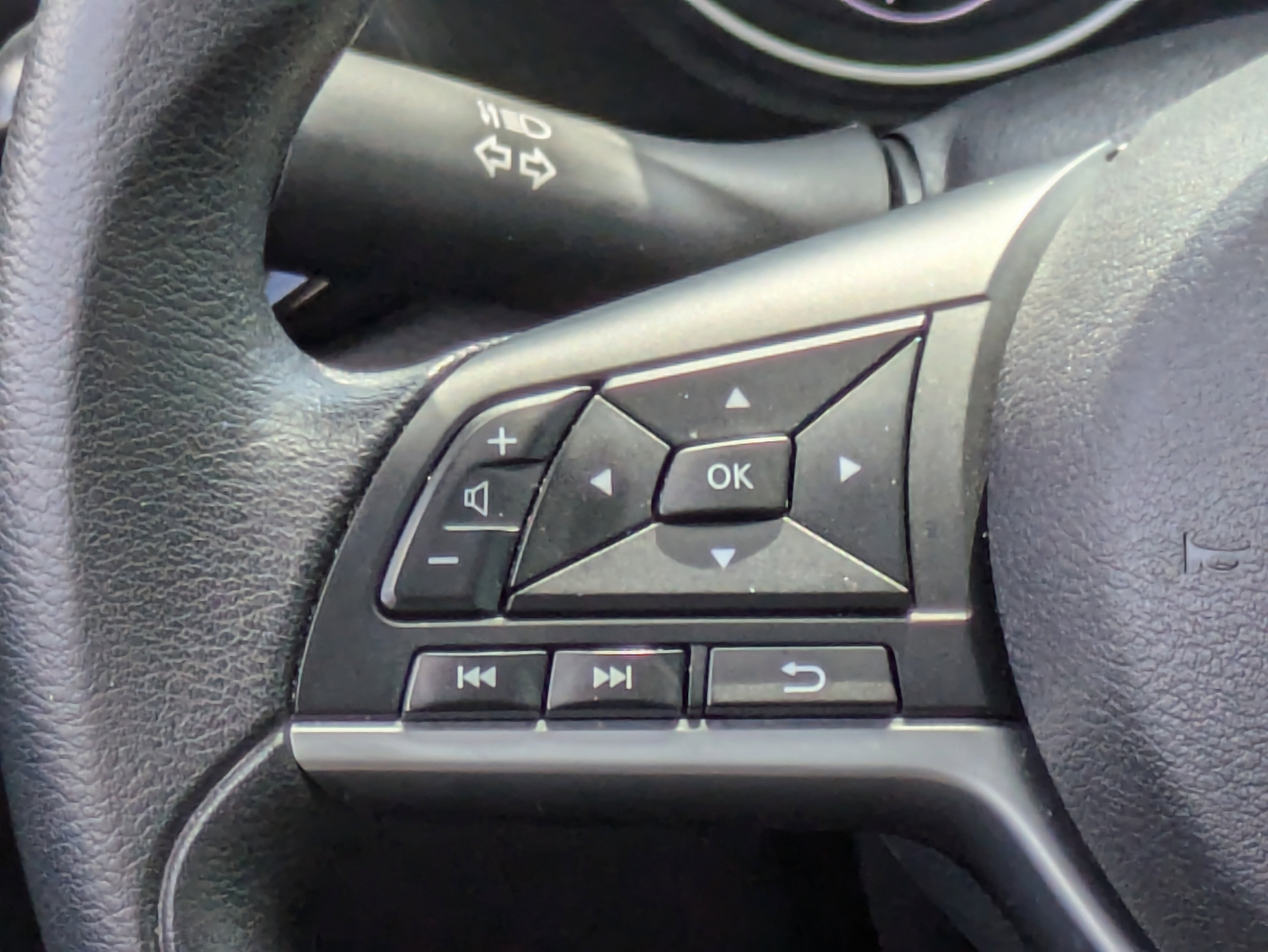 2024 Nissan Sentra SV photo 4