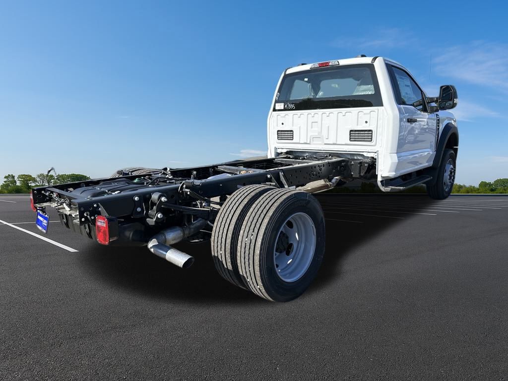 2025 Ford F-600 photo 5