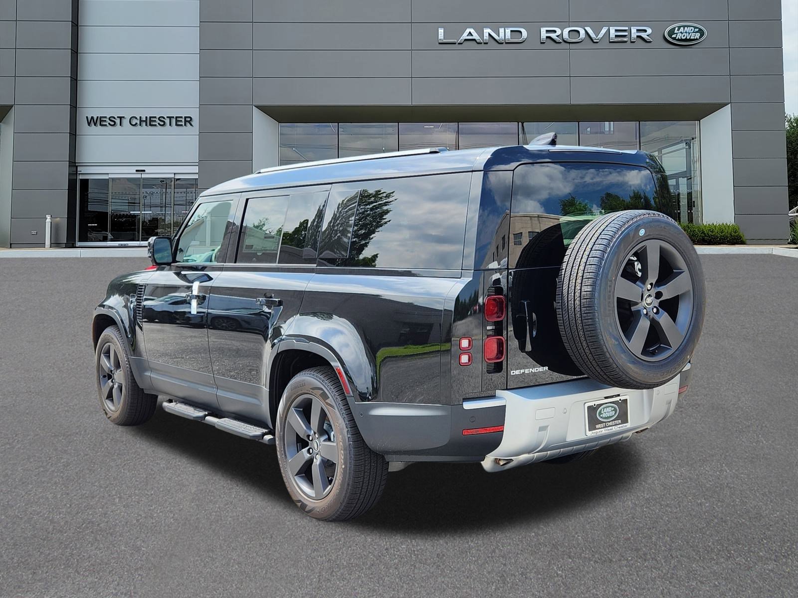 2025 Land Rover Defender 130 S photo 3