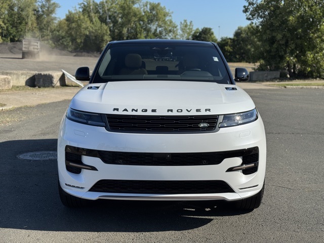 2025 Land Rover Range Rover Sport SE photo 8