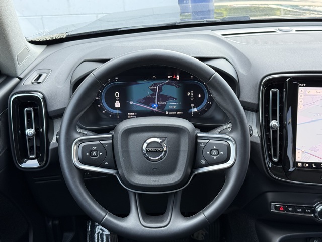 2025 Volvo XC40 Plus photo 12