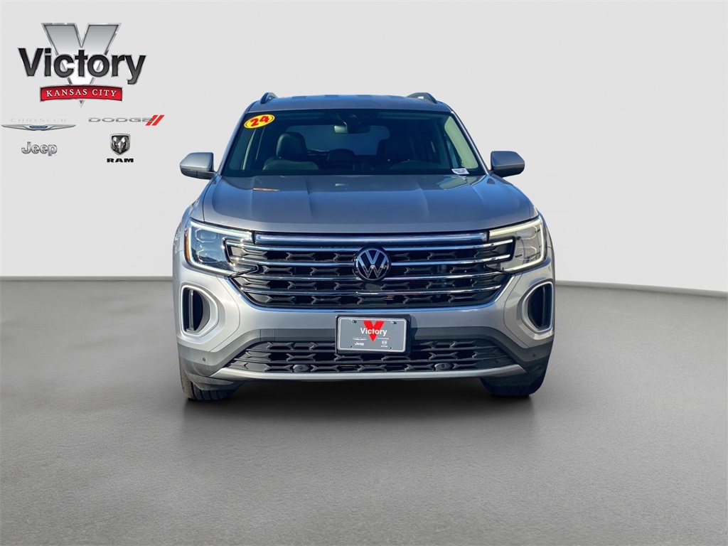 Used 2024 Volkswagen Atlas SE w/Tech with VIN 1V2WR2CA8RC521123 for sale in Kansas City