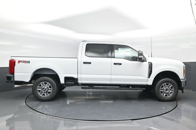 2025 Ford F-350 XLT photo 3
