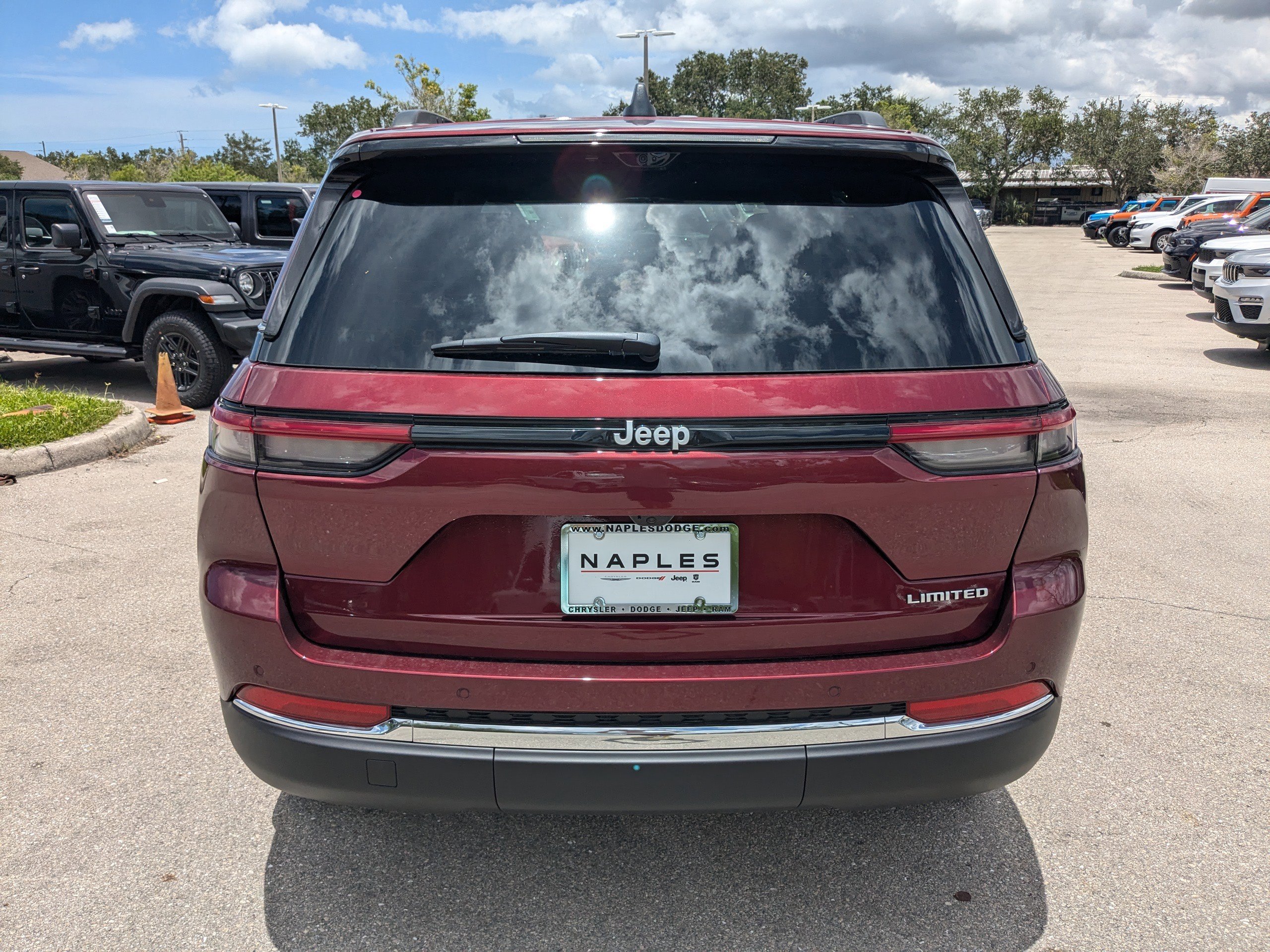 2025 Jeep Grand Cherokee Limited photo 4