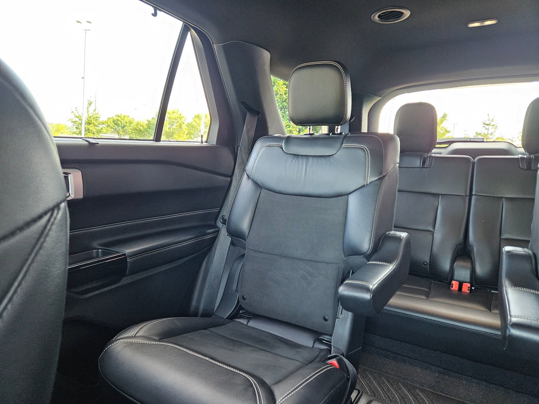 2023 Ford Explorer ST photo 24