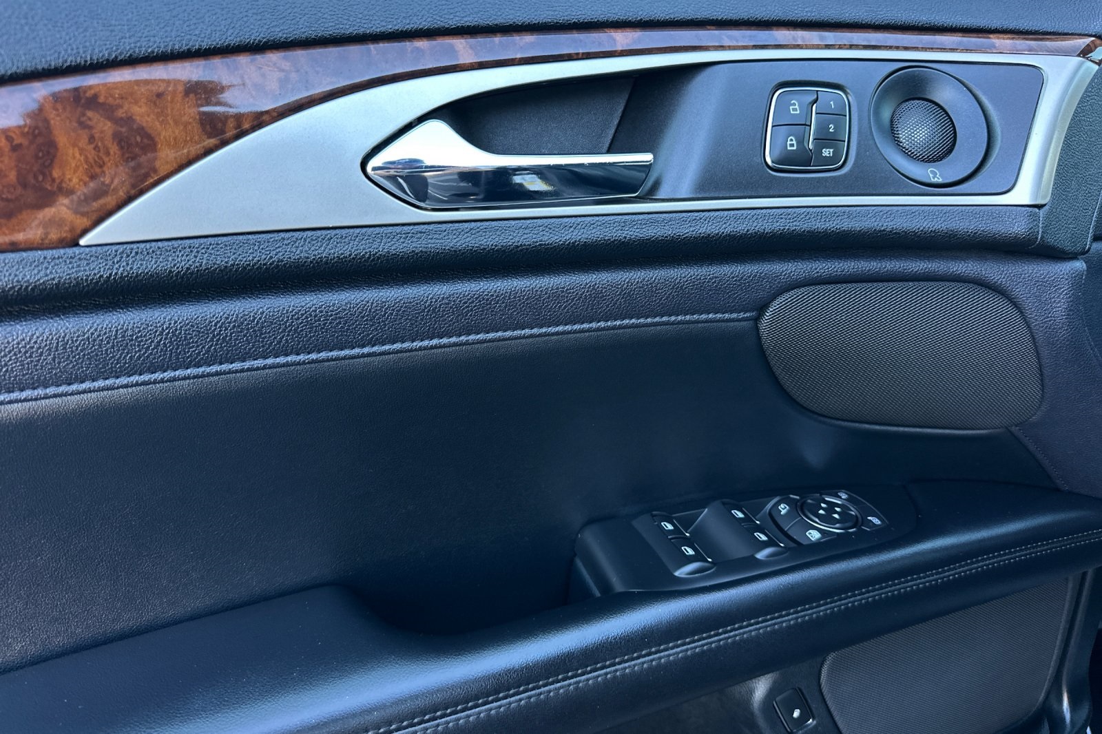 2020 Lincoln MKZ Hybrid Reserve photo 10