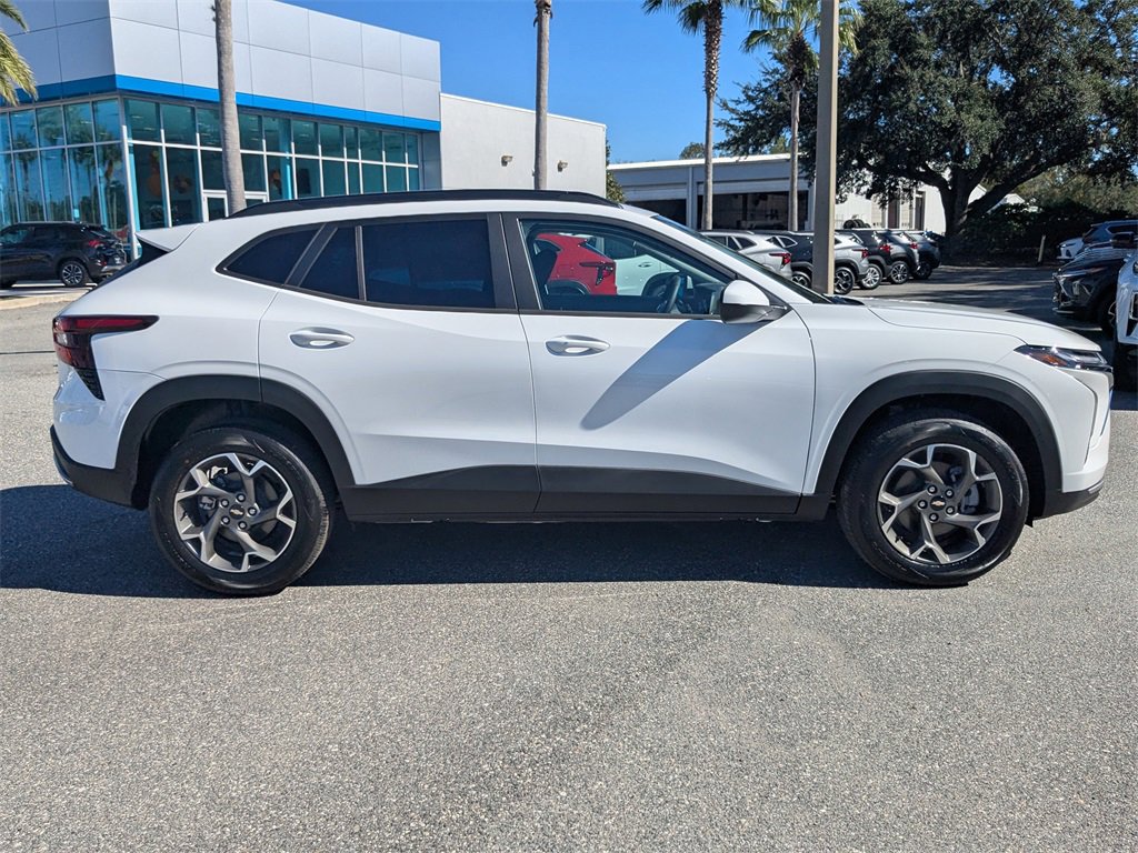 2026 Chevrolet Trax LT photo 2