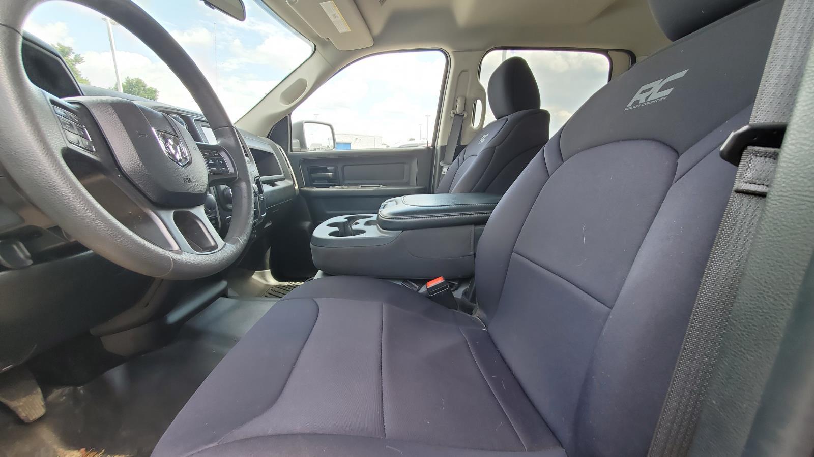2023 Ram 1500 Classic Tradesman photo 3