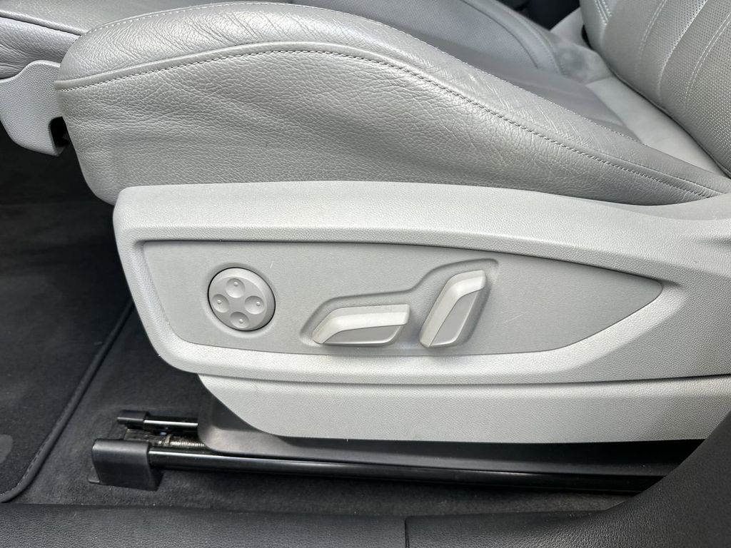 2018 Audi Q5 2.0T Premium Plus photo 12