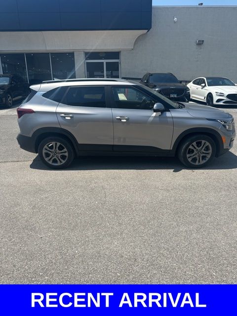 2023 Kia Seltos S photo 3