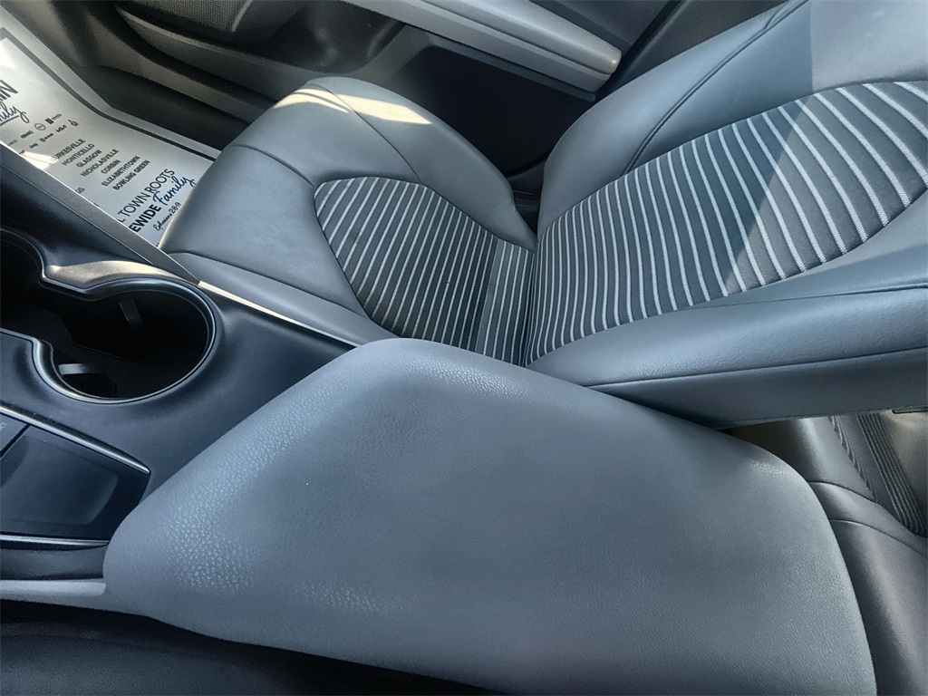 2023 Toyota Camry SE photo 24