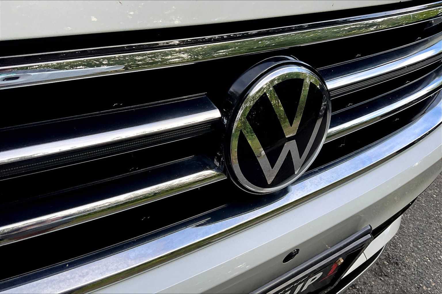 2023 Volkswagen Tiguan SEL R-Line Black photo 54