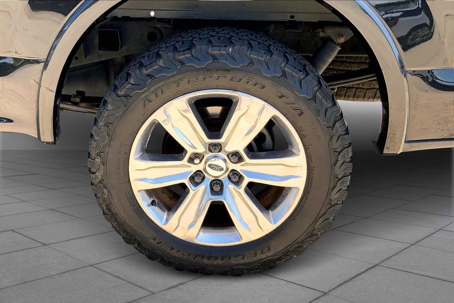 2015 Ford F-150 Platinum photo 9