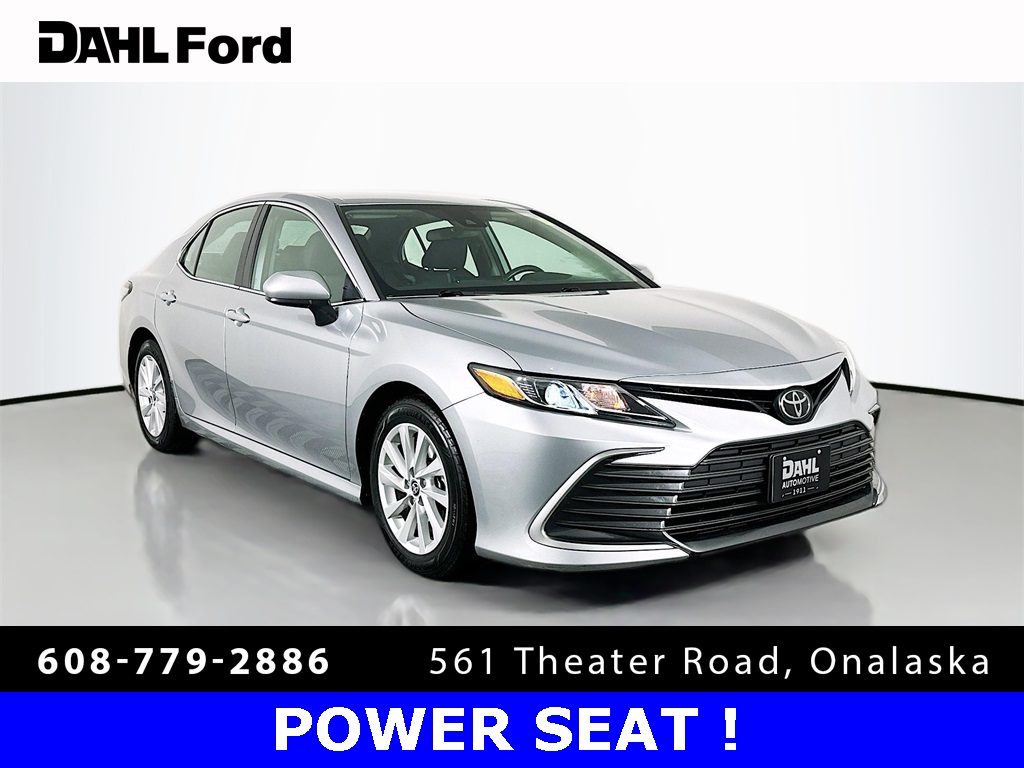 2022 Toyota Camry LE's photo