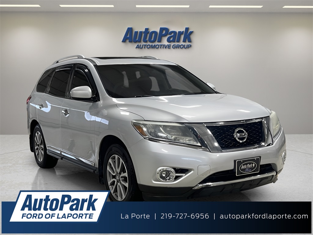 2013 Nissan Pathfinder SL's photo