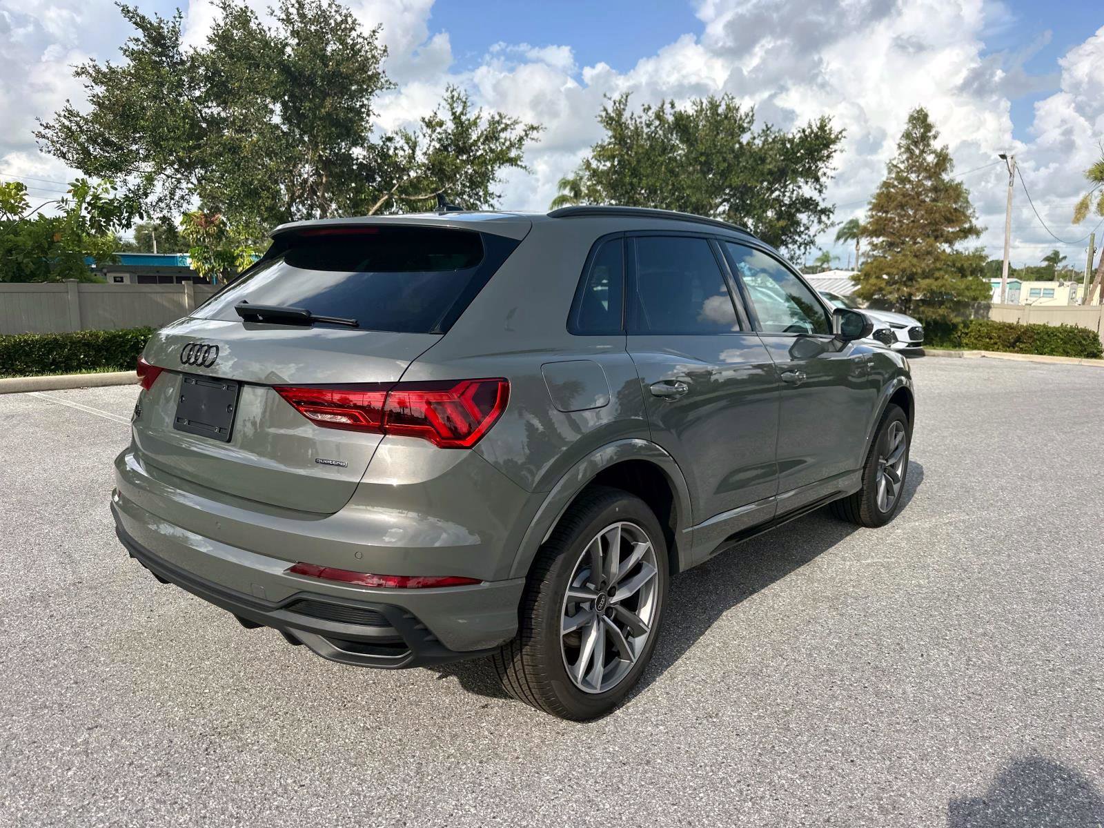 2025 Audi Q3 45 TFSI S line Premium photo 4