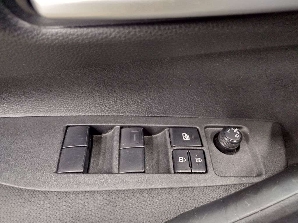 2021 Toyota Corolla LE photo 17