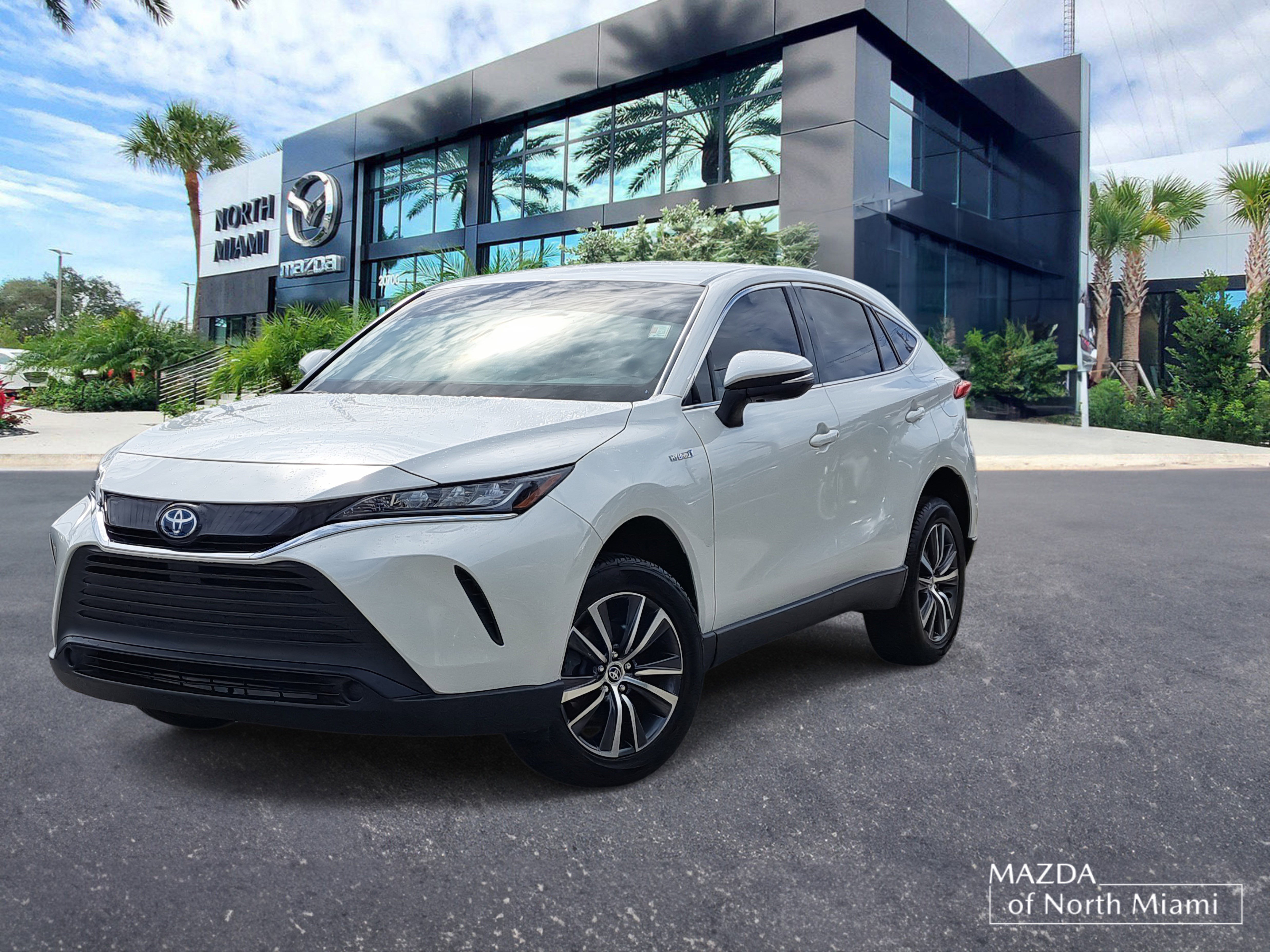 2021 Toyota Venza LE's photo