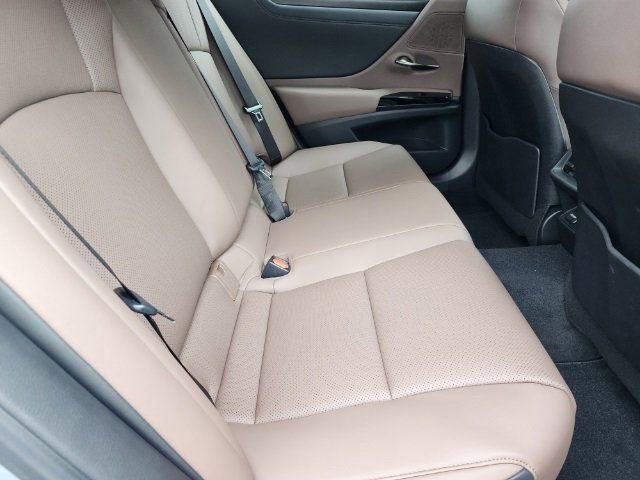 2023 Lexus ES 250 photo 3