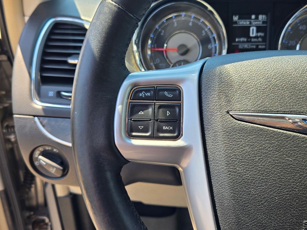 2013 Chrysler Town & Country photo 28