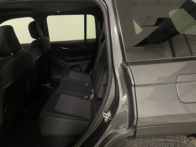 2024 Jeep Grand Cherokee Laredo photo 15