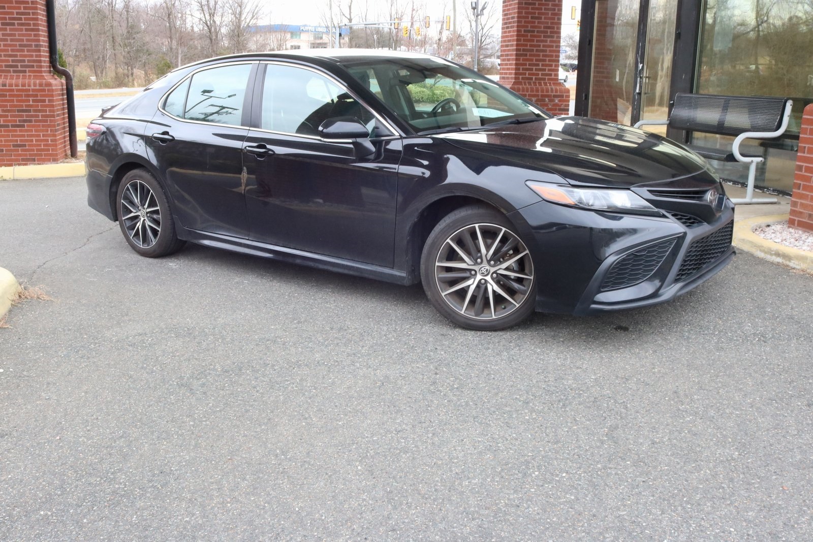 2023 Toyota Camry SE's photo