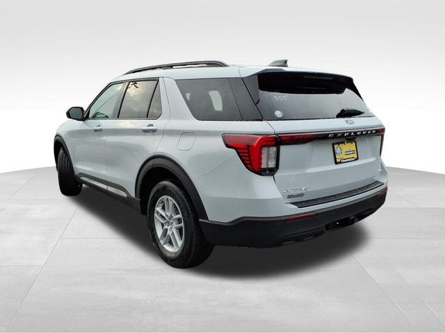 2025 Ford Explorer photo 2