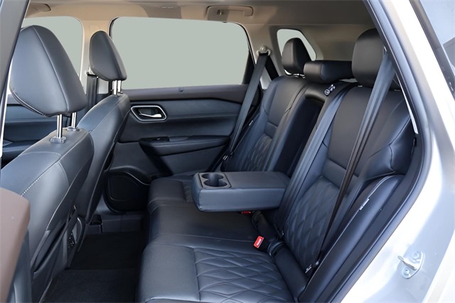 2021 Nissan Rogue Platinum photo 10