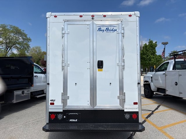 2024 Chevrolet Express Cutaway 3500 photo 2