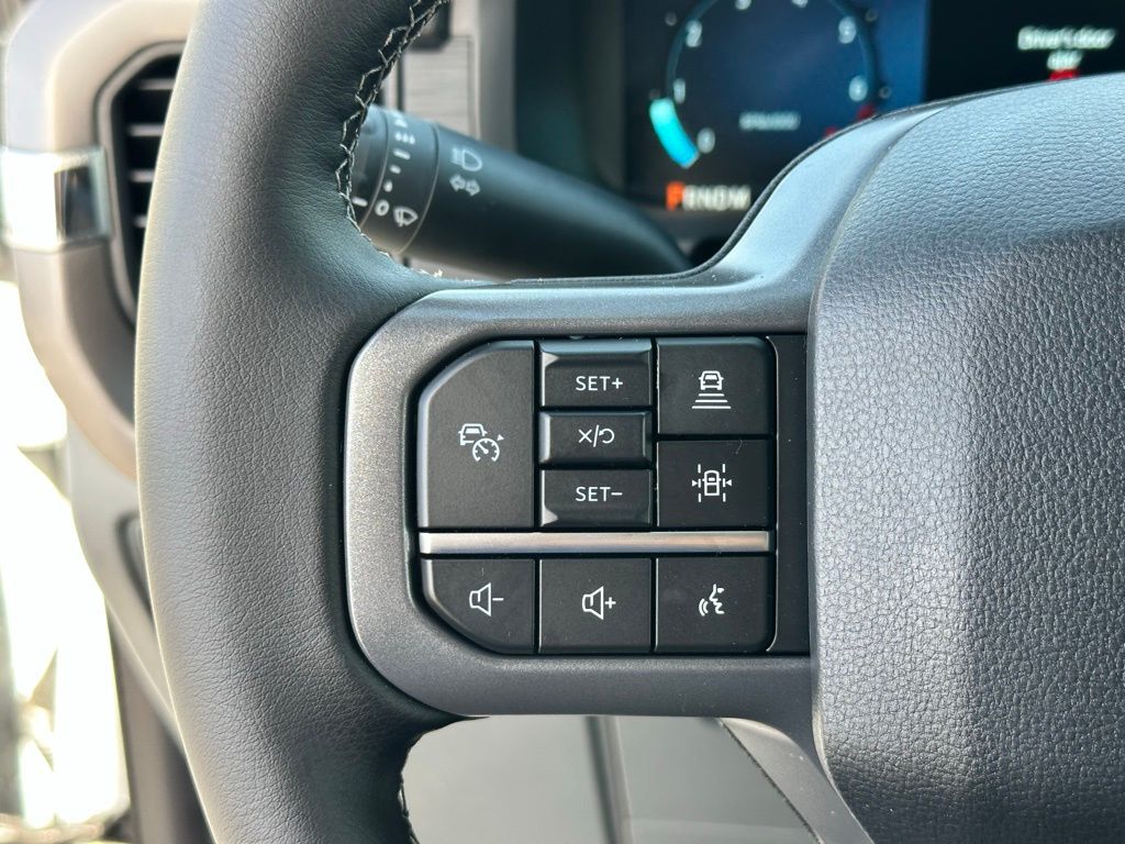 2025 Ford F-150 XLT photo 12