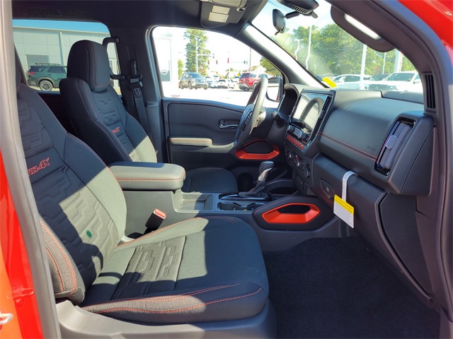 2025 Nissan Frontier PRO-4X photo 17
