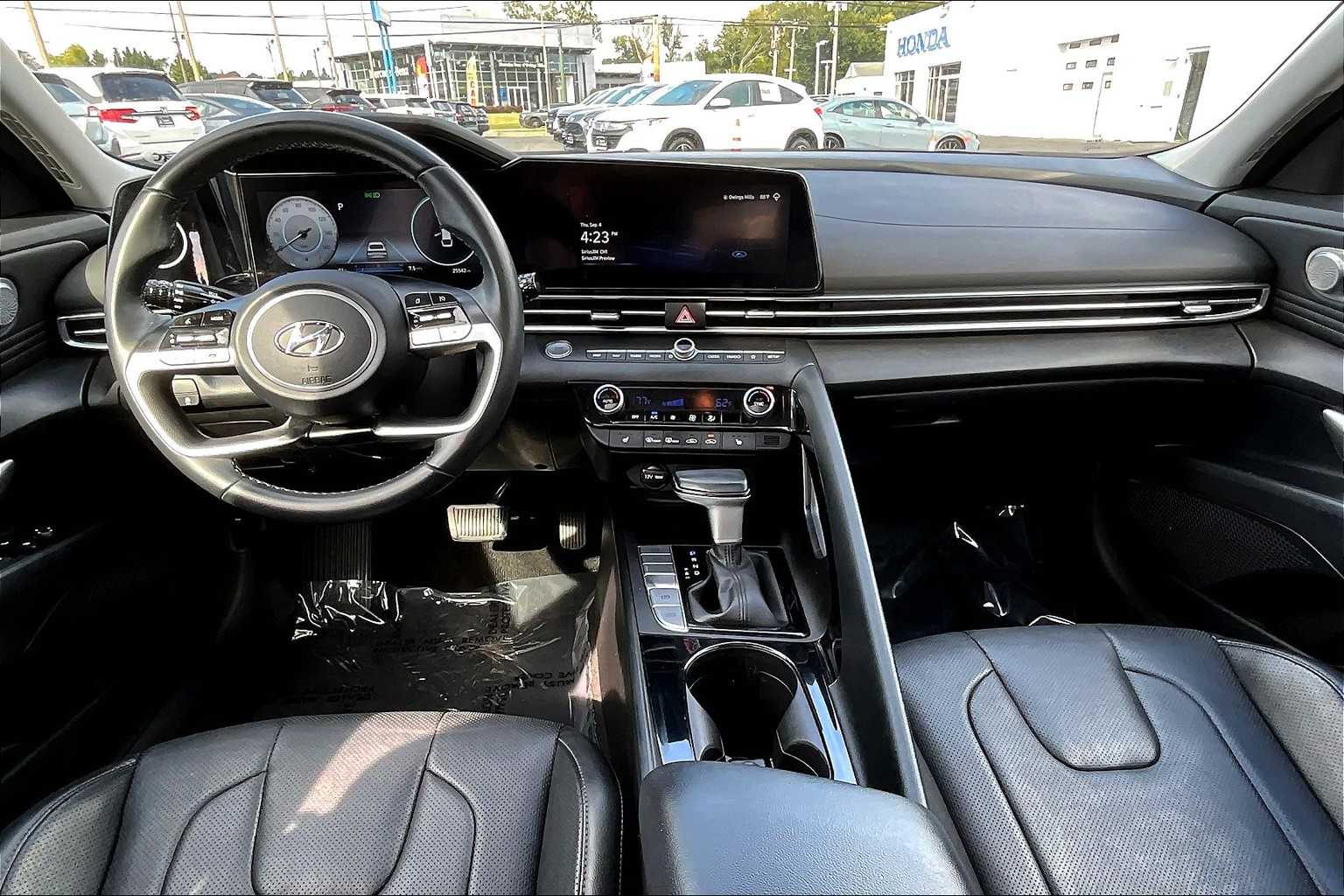2023 Hyundai Elantra Limited photo 13