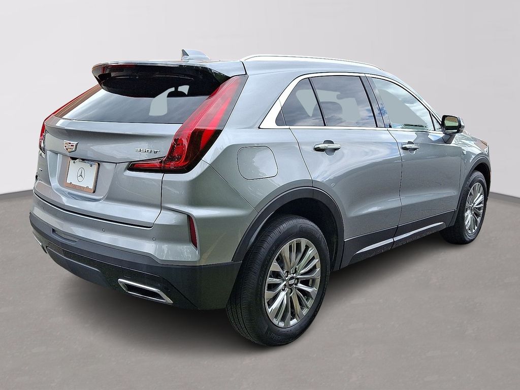 2024 Cadillac XT4 Premium Luxury photo 3