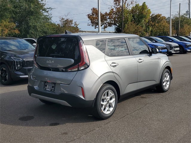 2025 Kia Soul LX S photo 3