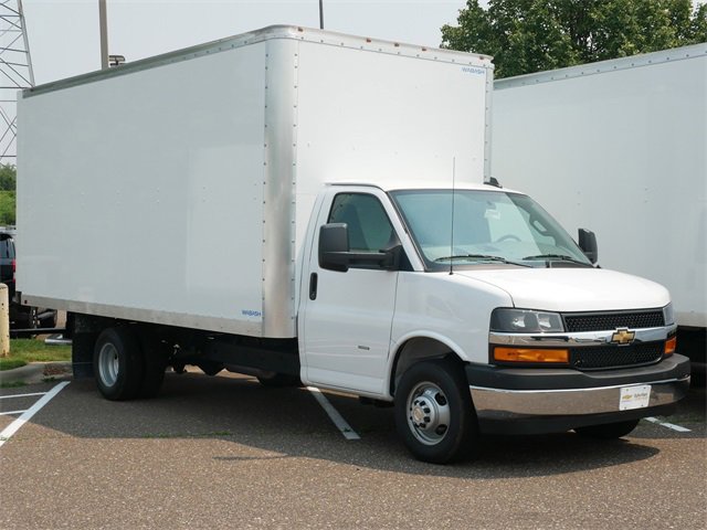 2025 Chevrolet Express Cutaway Base's photo